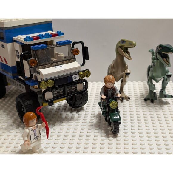 LEGO Jurassic World Raptor Rampage set 75917 - Picture 1 of 11